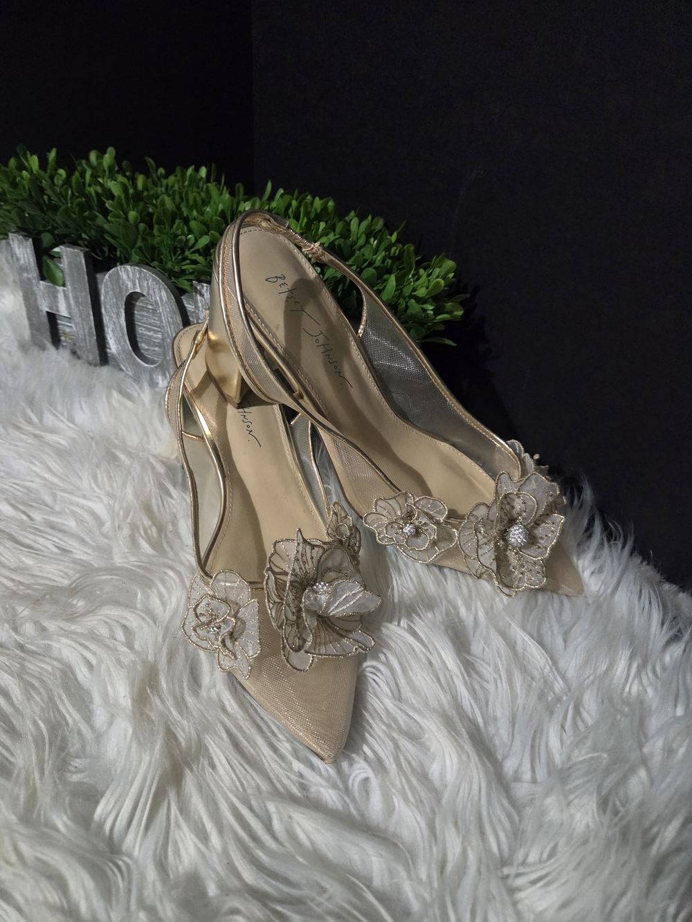 Betsey Johnson Petra Gold Floral Slingback Block Heels. Size 9.5 - Picture 6 of 14